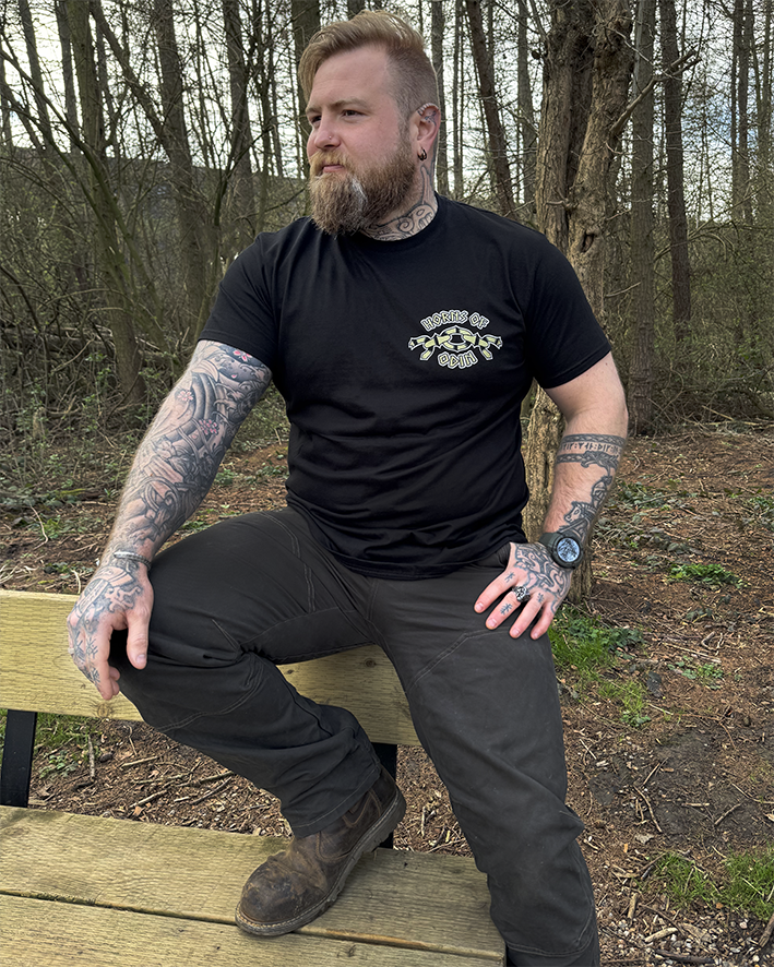 Breaker of Chains - Black - T-Shirt - Horns of Odin