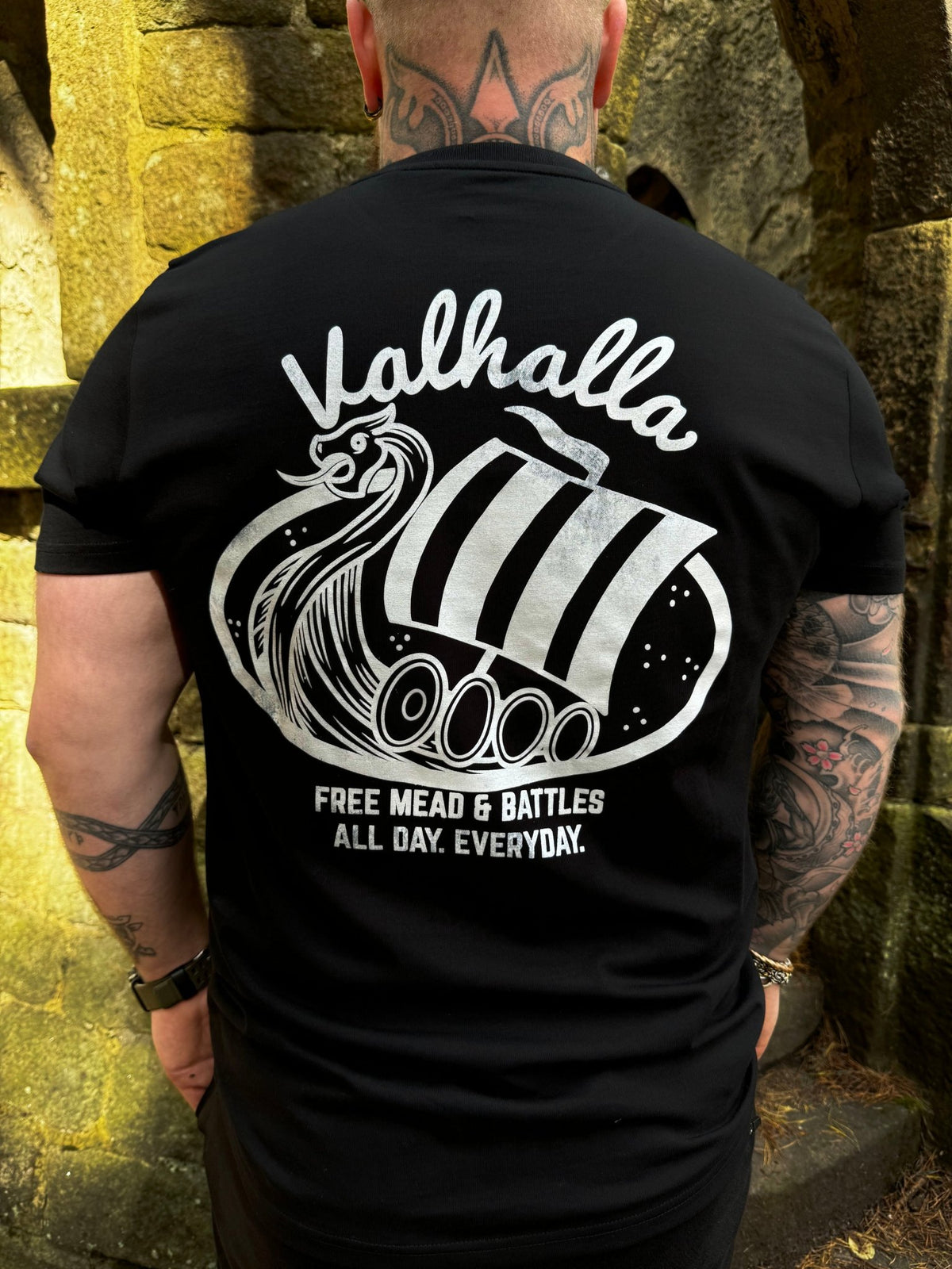 Resort: Valhalla Tee - Black - T-Shirt - Horns of Odin