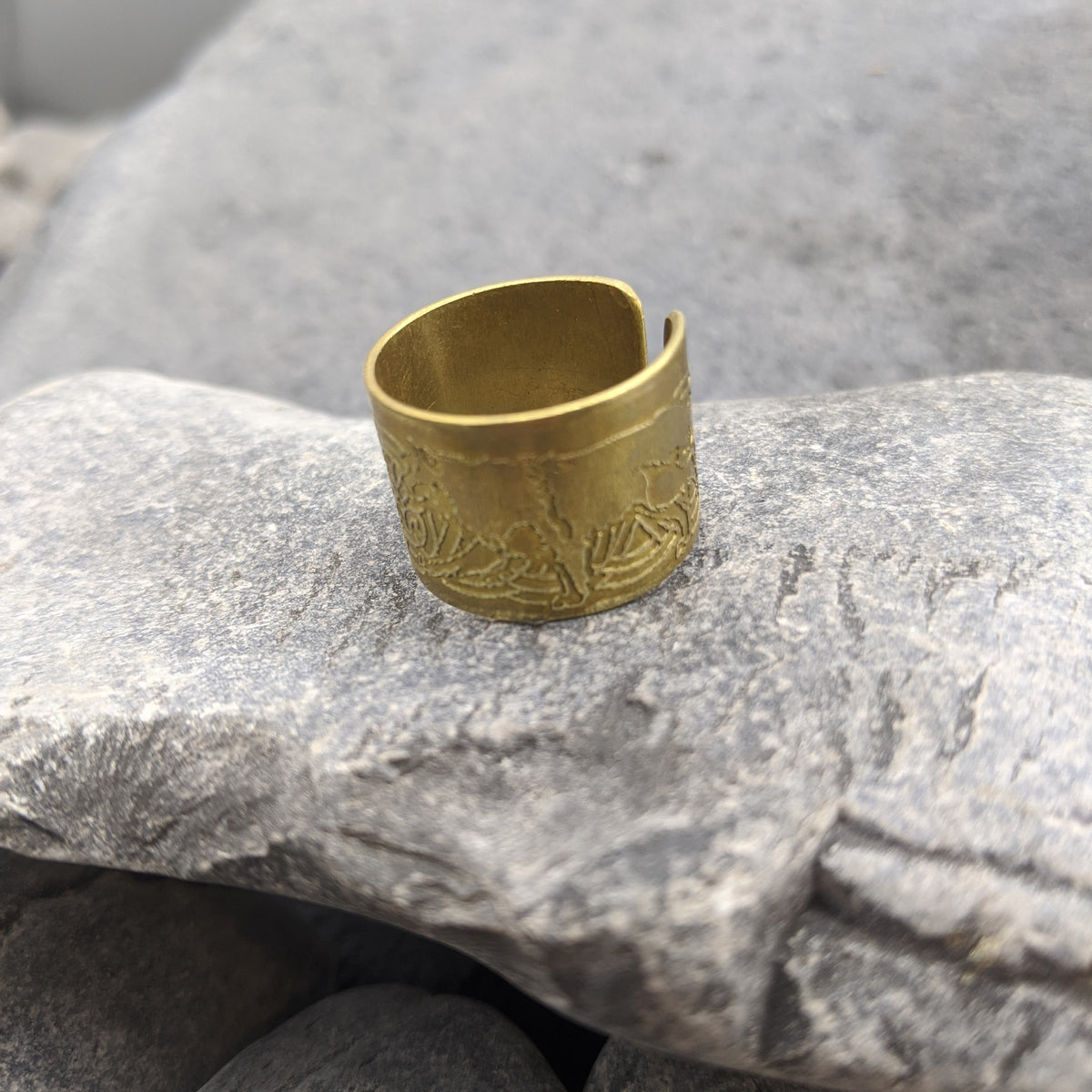 Geri and Freki Ring Brass