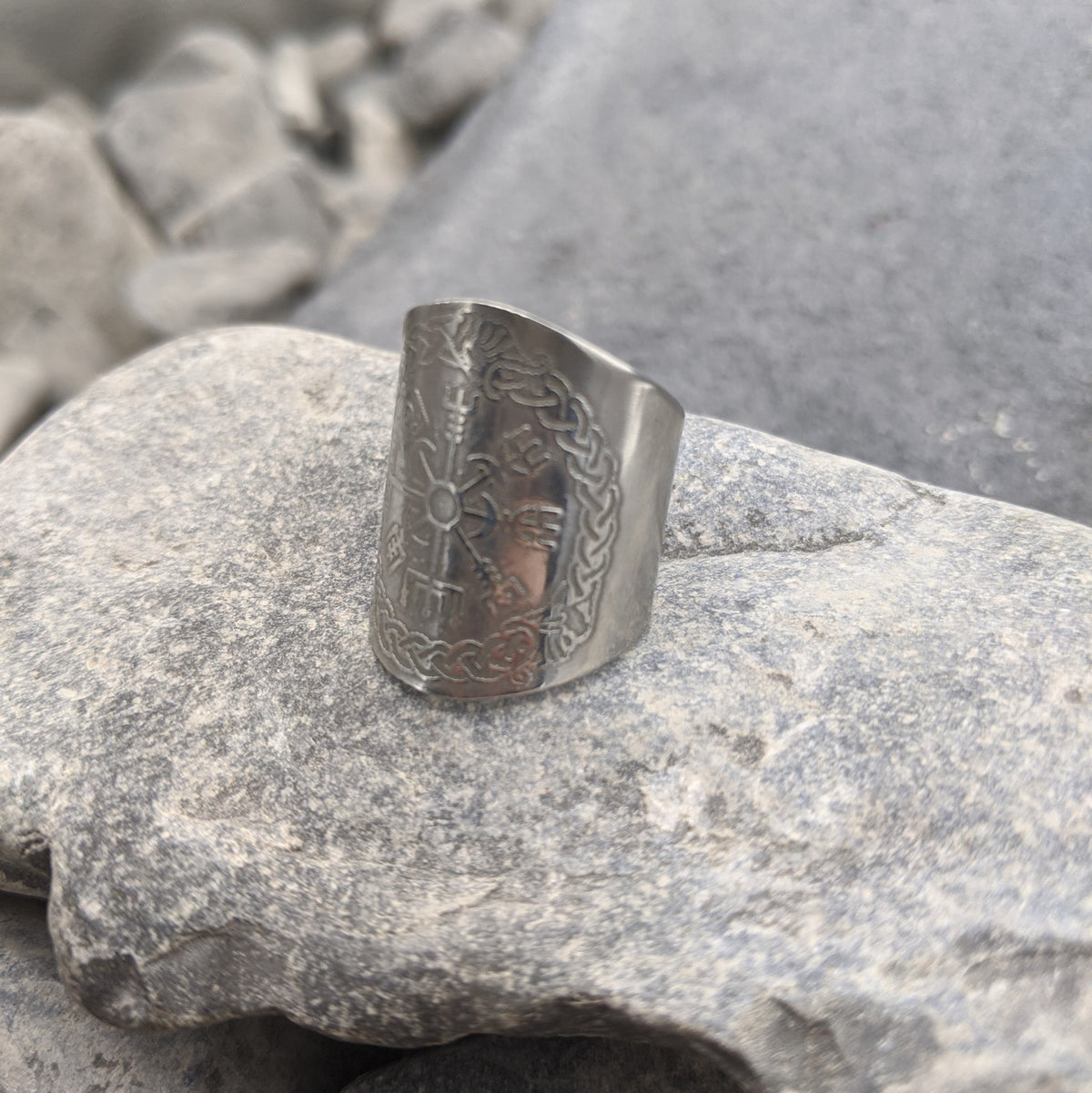 Vegvisir Shield Ring - Ring - Horns of Odin