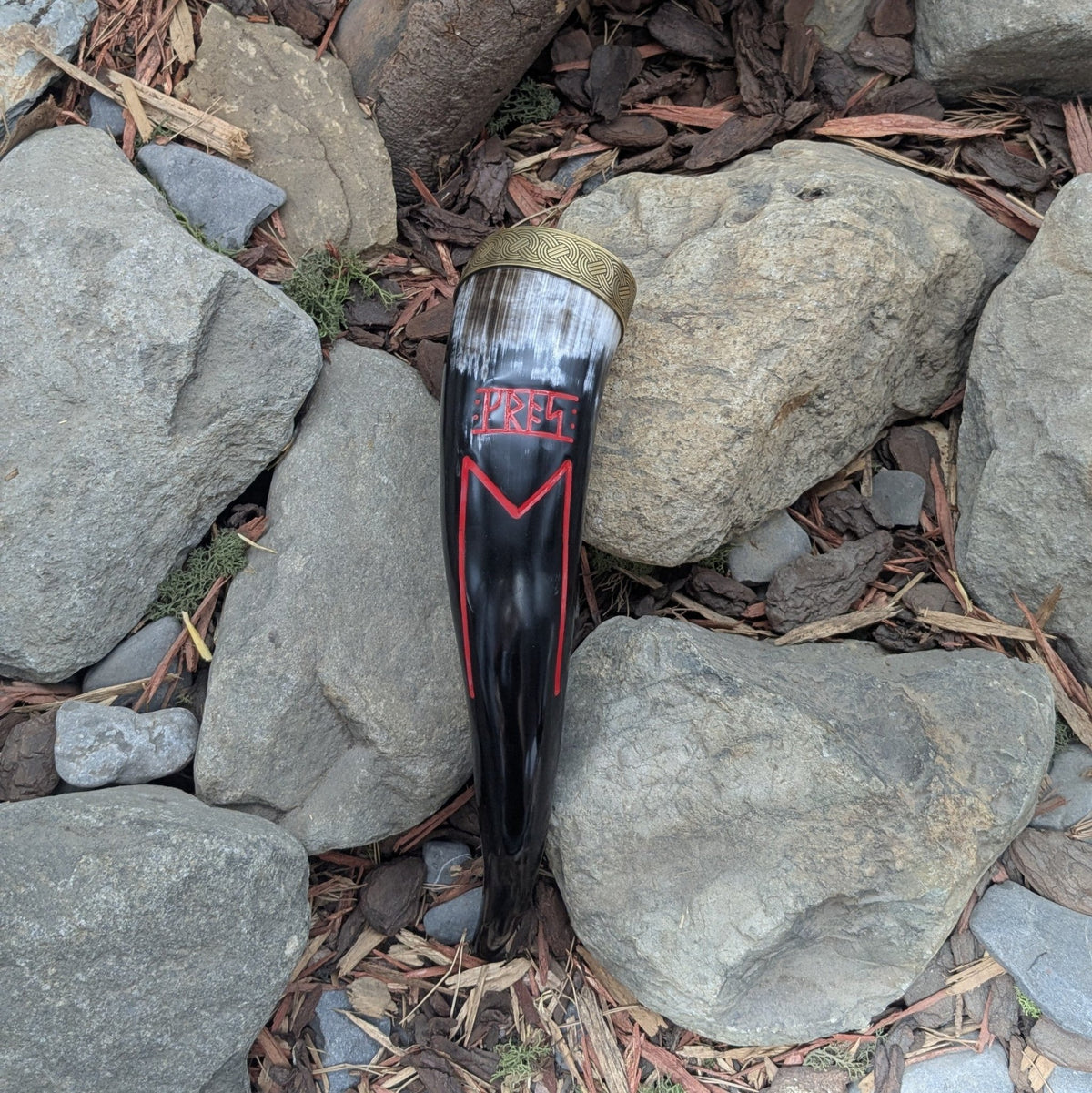 Rune Drinking Horn - A Grade - Axe - Horns of Odin