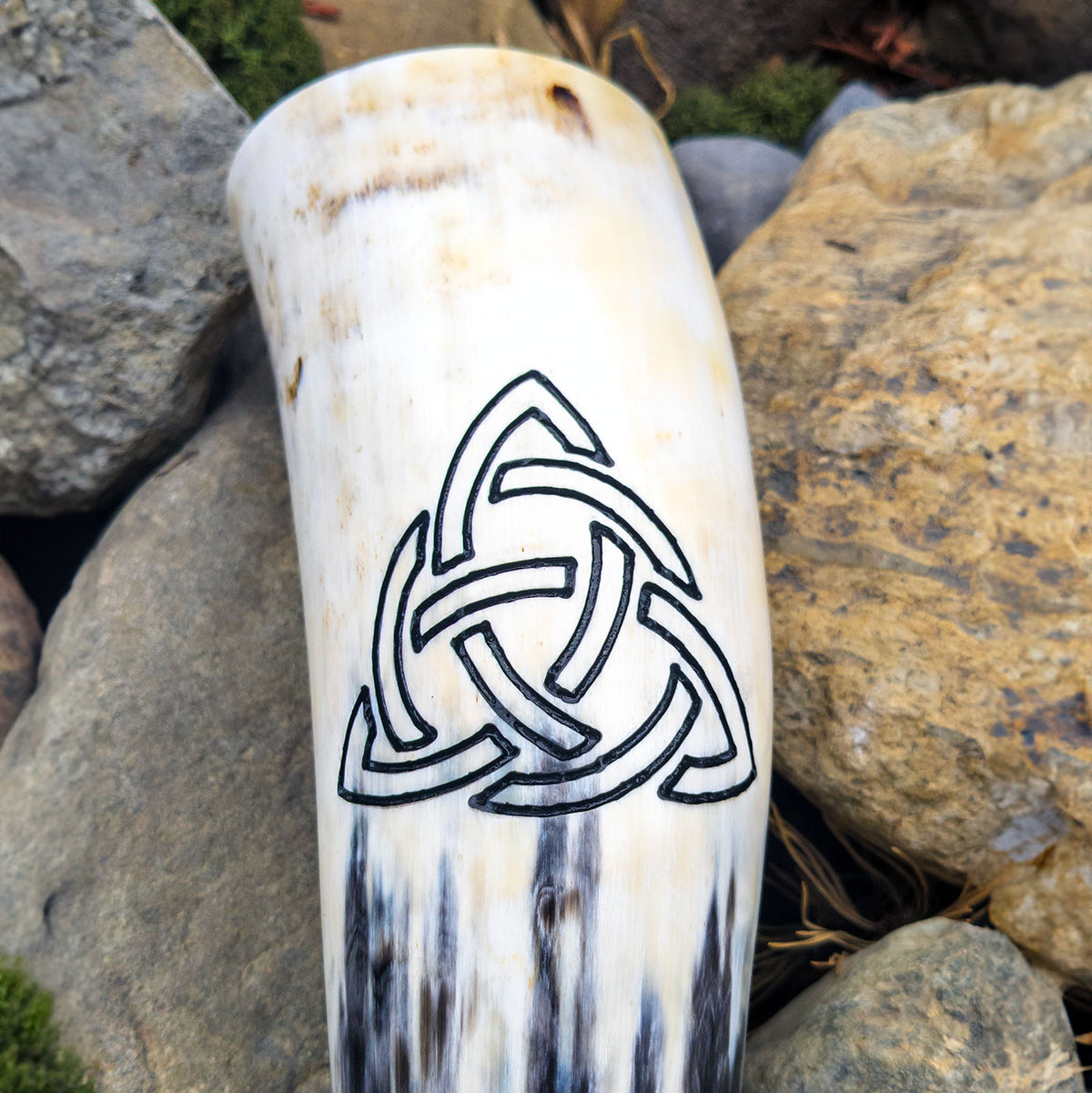 Triquetra drinking horn