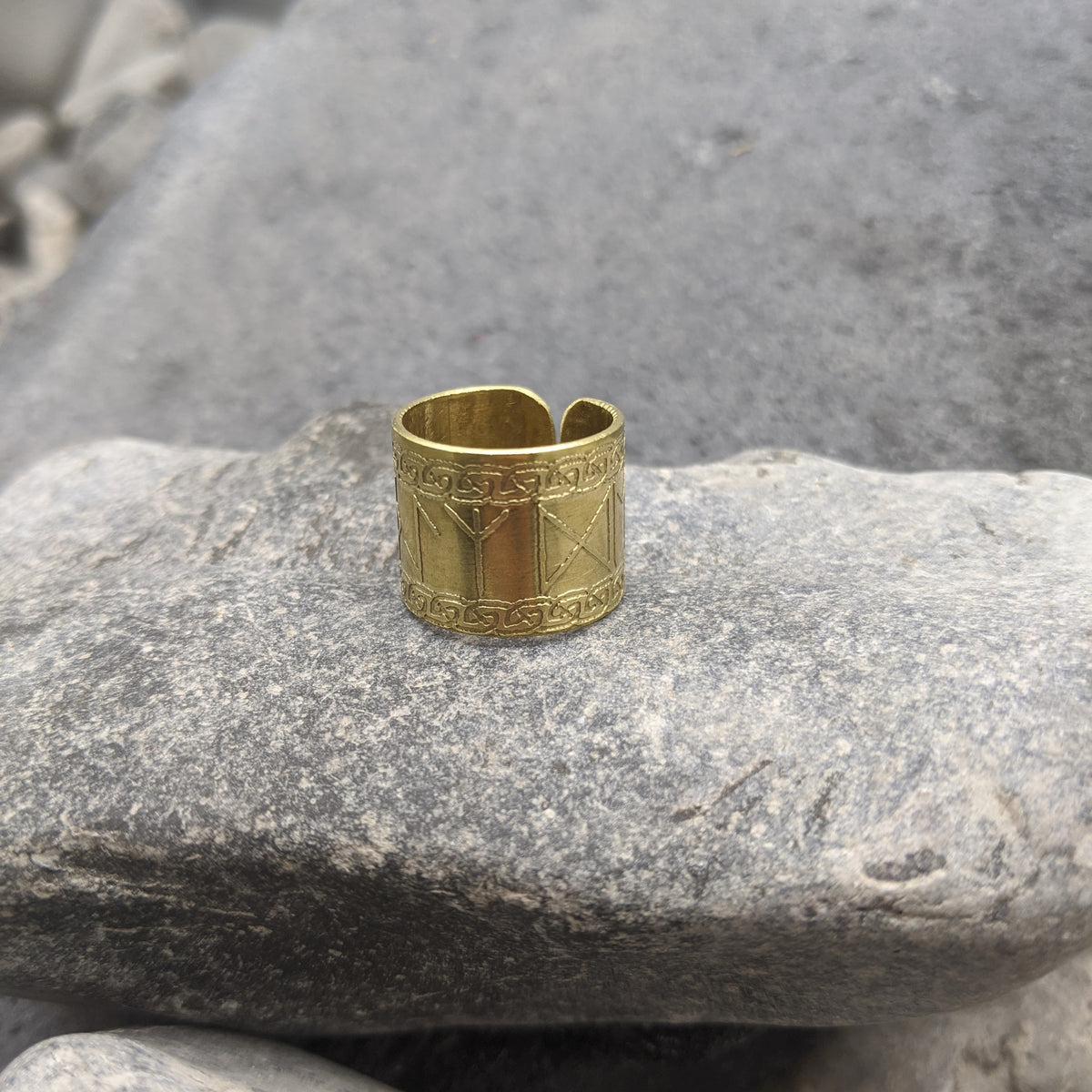 Rune ring, Brass